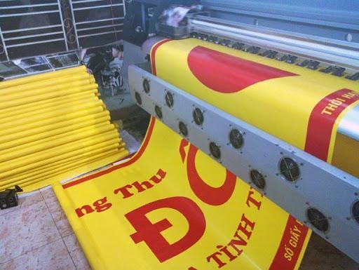 Băng rôn trong nhà cũng được sử dụng khá nhiều thay cho băng rôn ngoài trời