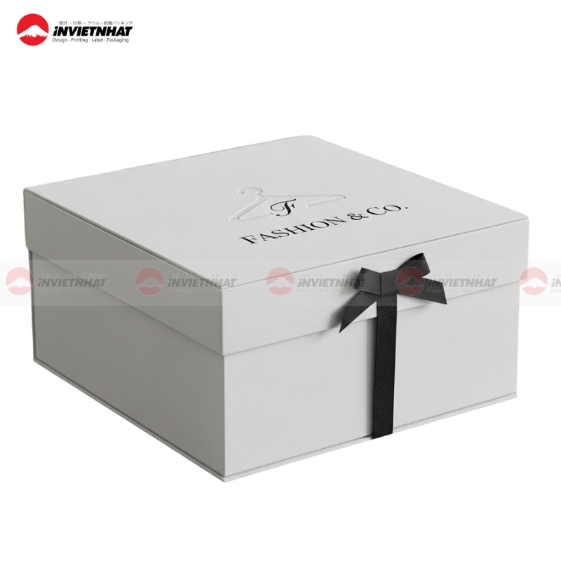 21+ Mẫu hộp giấy vuông thiết kế đa dạng, ĐỘC ĐÁO, đẹp mắt 28 hop giay vuong dung quan ao