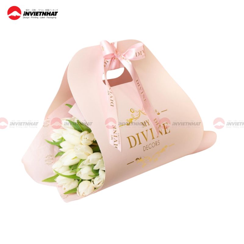 mẫu hộp đựng hoa dạng có tay cầm màu hồng