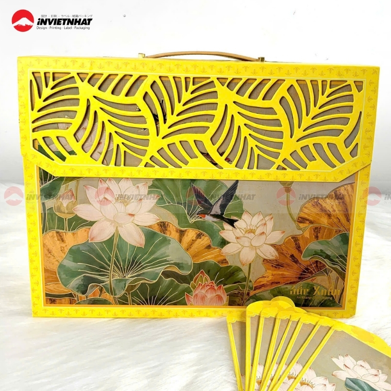 hop giay co quai xach dung qua tet