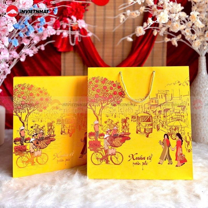 hop giay nap am duong mau vang xuan ve tren pho