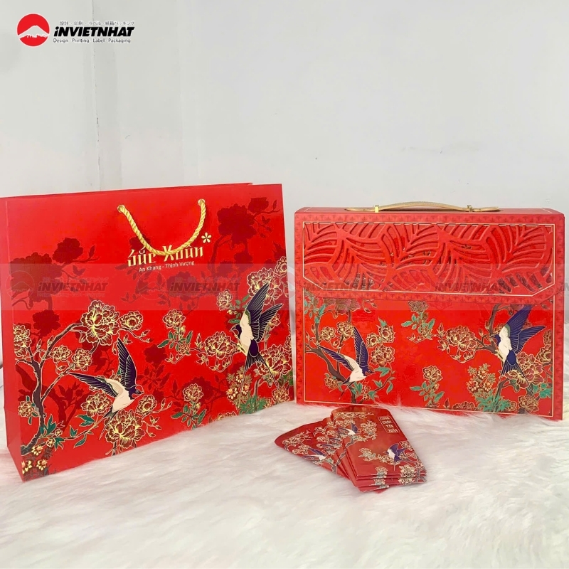 mau hop giay qua tet tone do hoa tiet duc lo