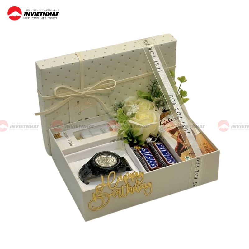 mẫu hộp quà sinh nhật màu be