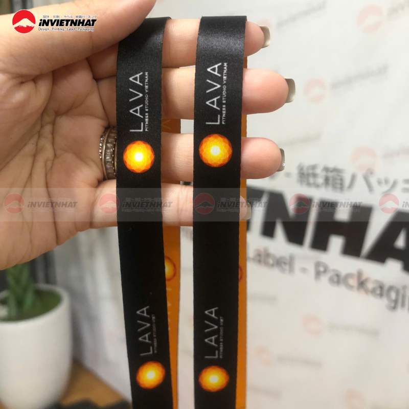 In lanyard - In logo lên dây đeo thẻ theo yêu cầu TPHCM 7 mẫu in dây đeo thẻ mặt đen