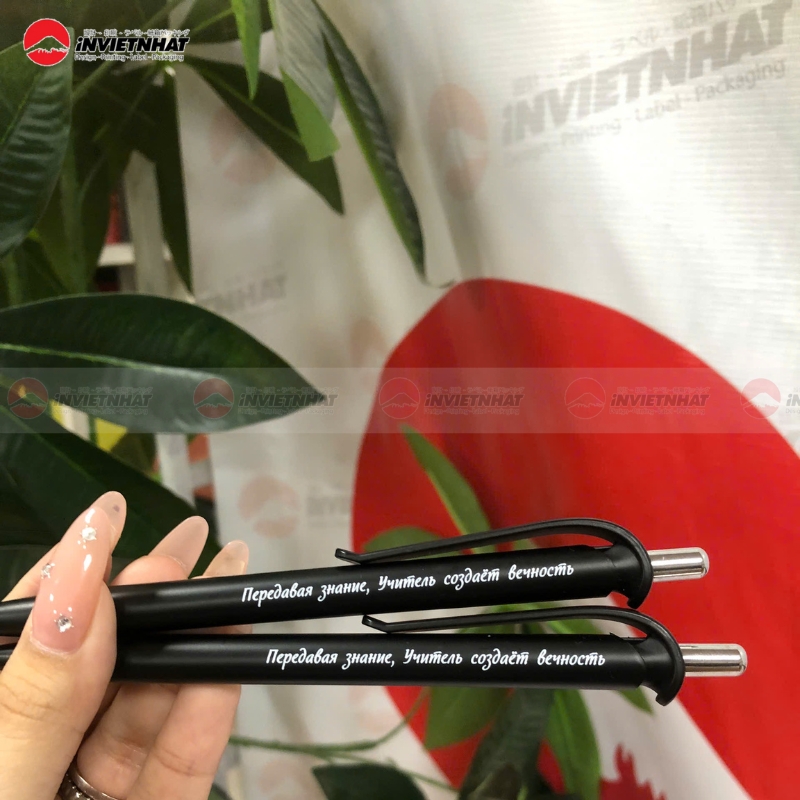 In bút bi quảng cáo theo yêu cầu giá rẻ tại TPHCM 12 xuong in but bi