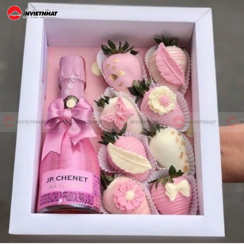 Hộp giấy đựng dâu tây valentine