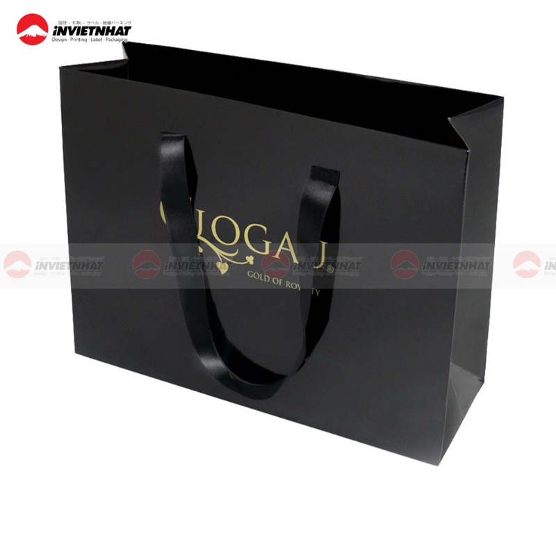 25+ Mẫu túi giấy đen tinh tế, THANH LỊCH & thể hiện đẳng cấp 31 Túi giấy đen đựng quần áo