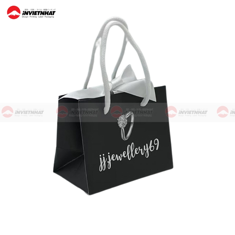 Túi giấy đen đựng trang sức