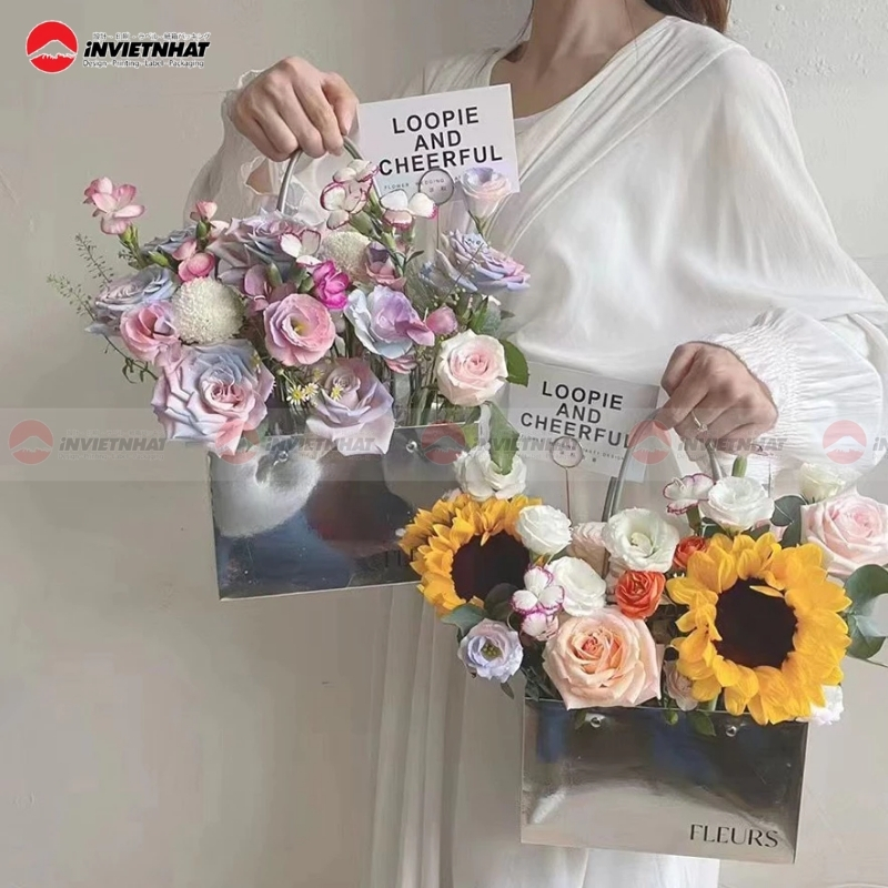 túi giấy cán bạc cắm hoa