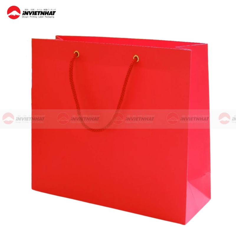 51+ Mẫu túi giấy đỏ RỰC RỠ, thiết kế ấn tượng 2025 50 tui giay ngang do tron
