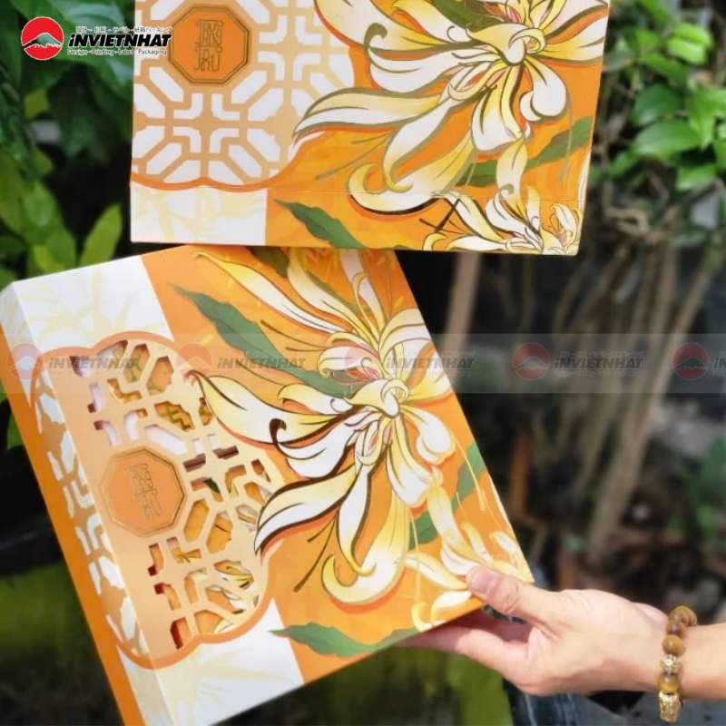 Hộp bánh trung thu in logo dập chìm 4 bánh