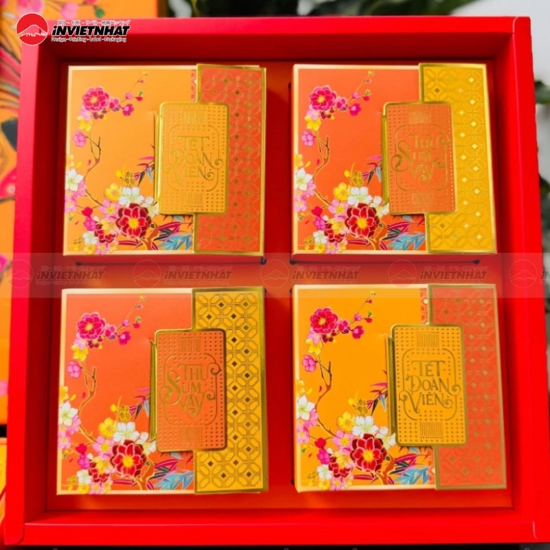 Hộp bánh trung thu phổ thông giá rẻ trong giỏ quà biếu sang trọng