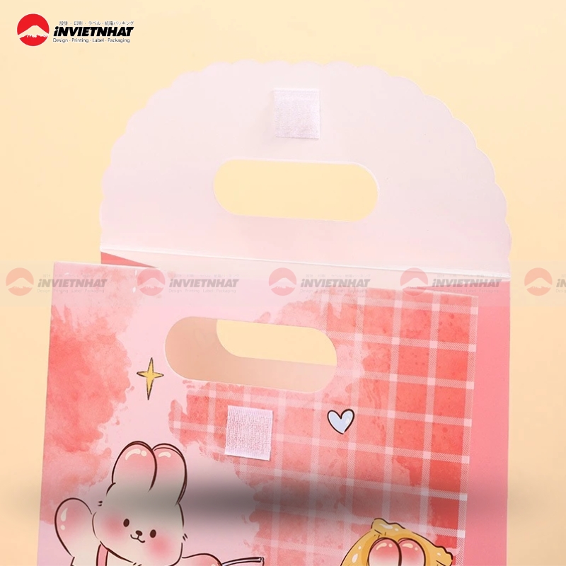 23+ Mẫu túi giấy nắp gập ĐỘC ĐÁO, sáng tạo & tiện lợi 52 Tui giay nap gap khoa dan gai Velcro