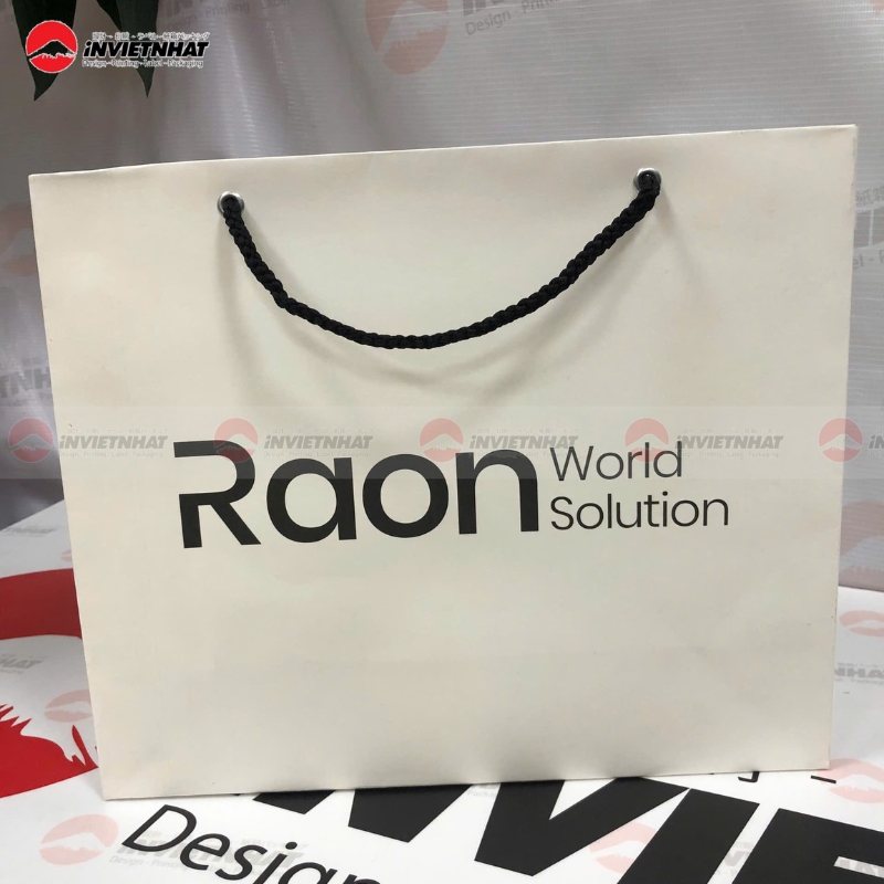 Tui giay kraft trang dong nut xo day