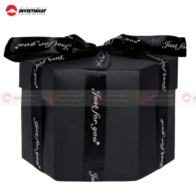 hop giay mau den dung qua