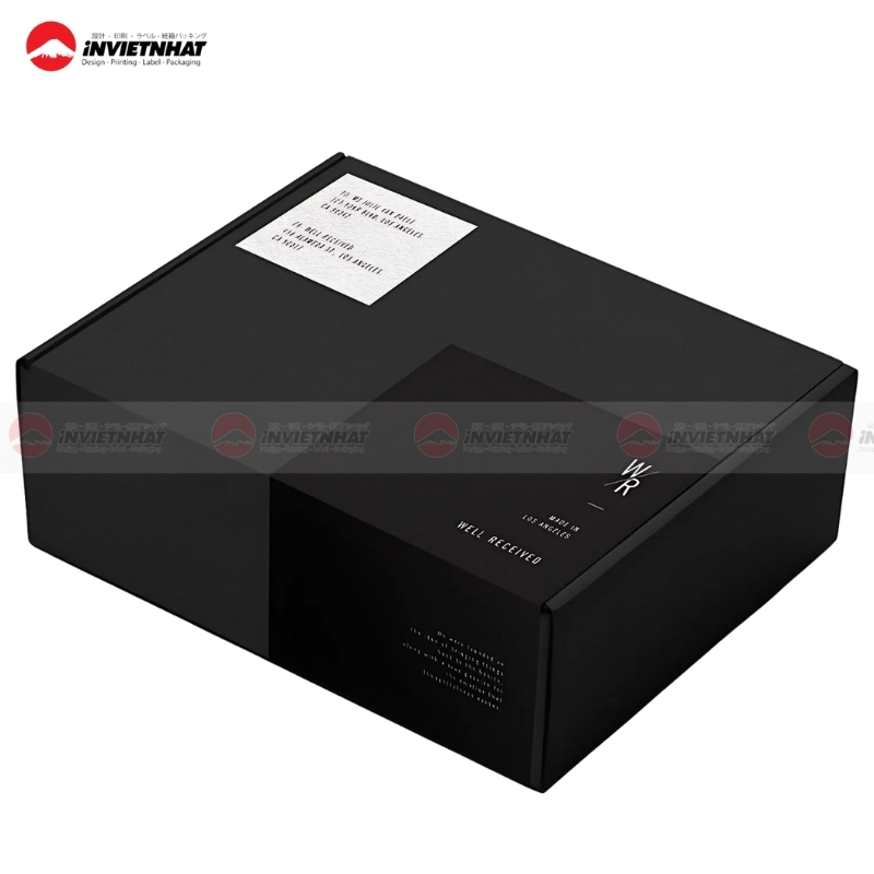 hop giay mau den in logo