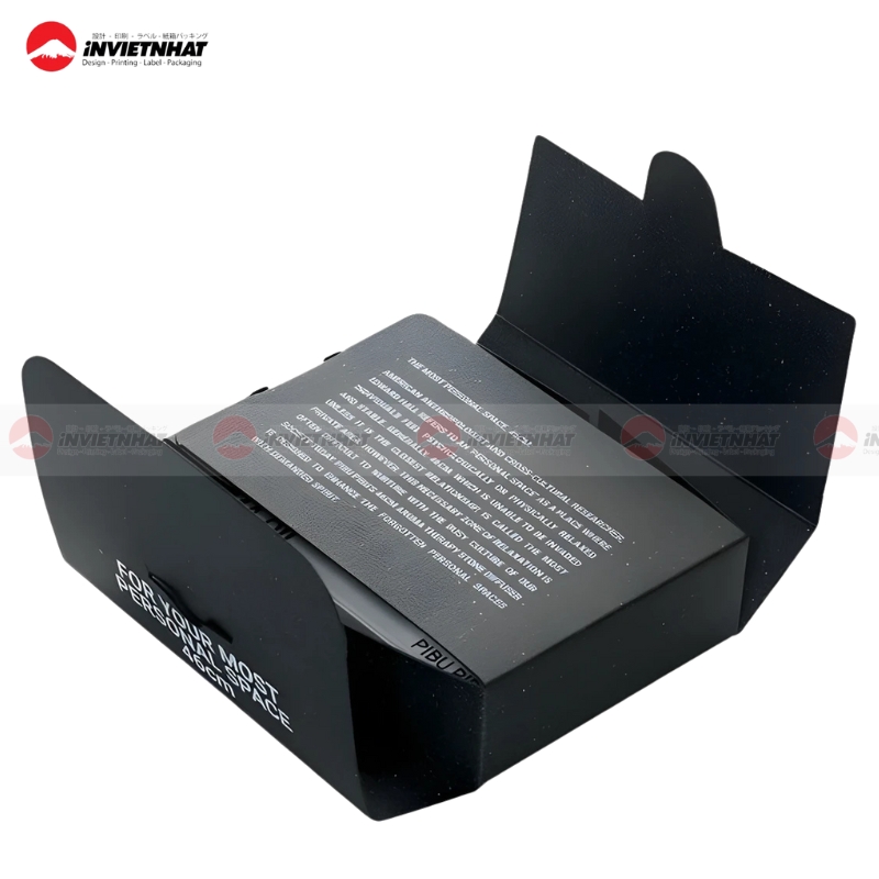 hop giay mau den nap doc dao