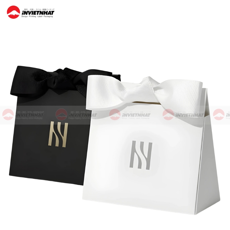 Túi giấy Couche hình tam giác