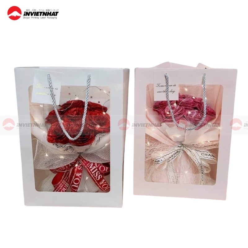 Tui giay co cua so mica dung qua