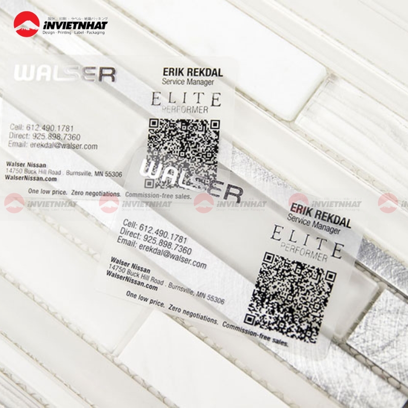 mau card visit co QR code nhua trong cao cap