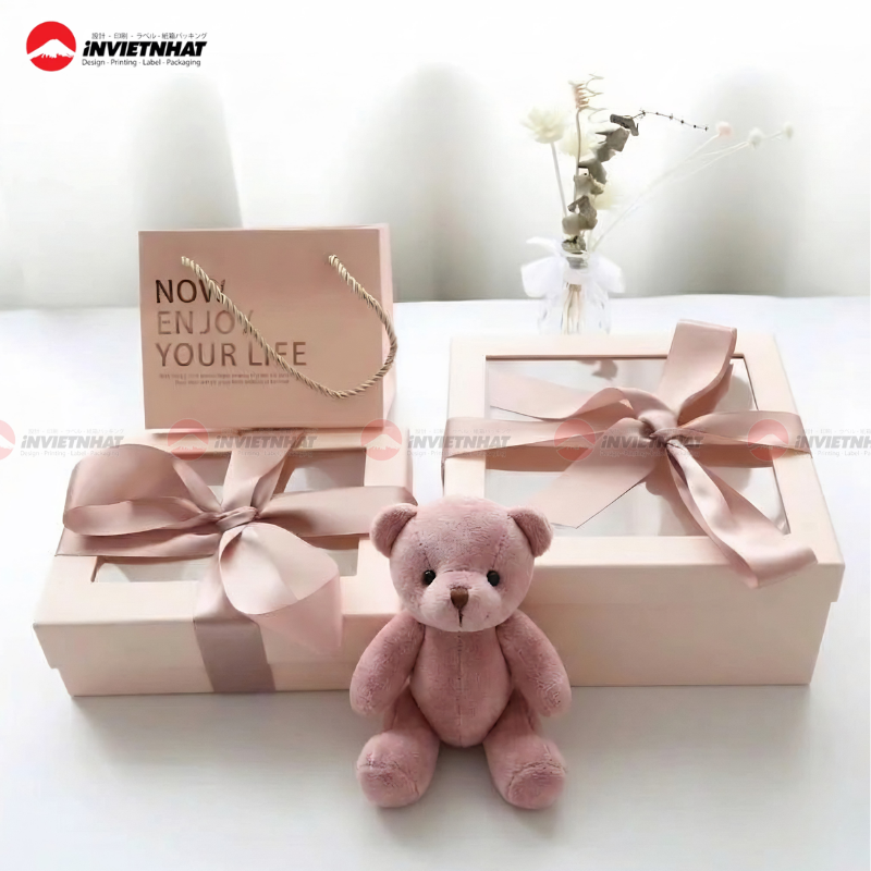 Hộp giấy mặt kính đựng gấu bông màng trong suốt 