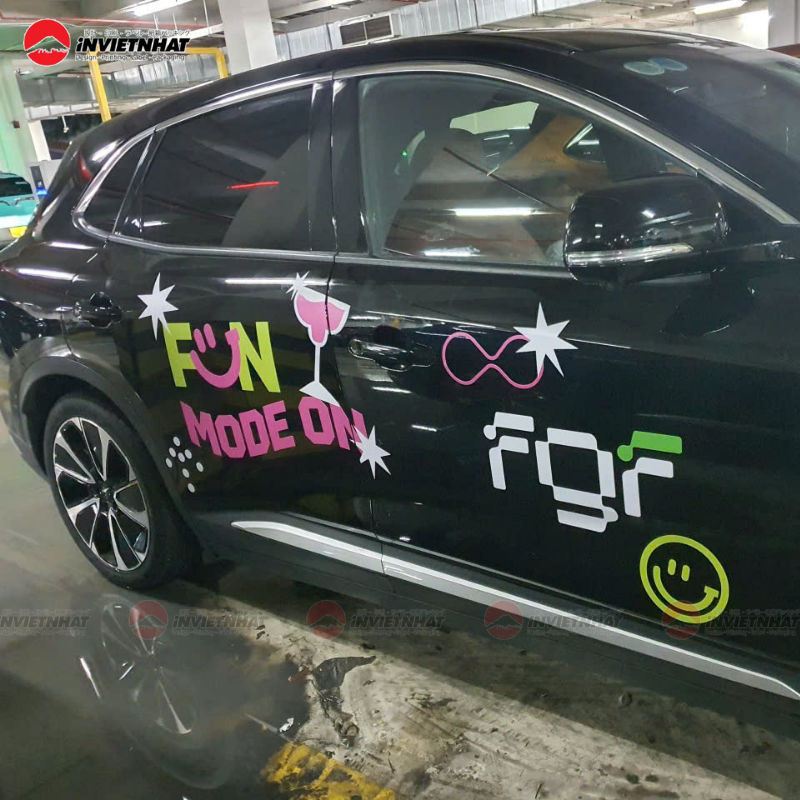 In decal dán xe hơi dễ thương