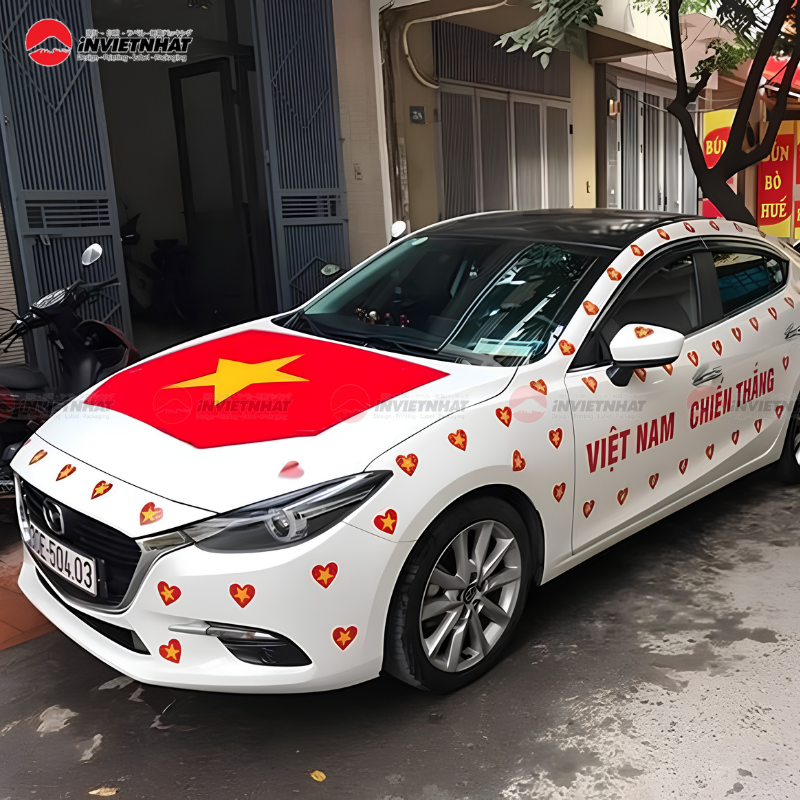In decal xe ô tô họa tiết cờ đỏ sao vàng