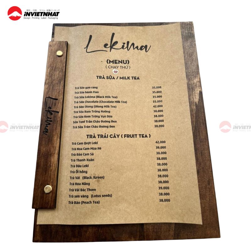 in menu nhà hàng bìa gỗ đậm 