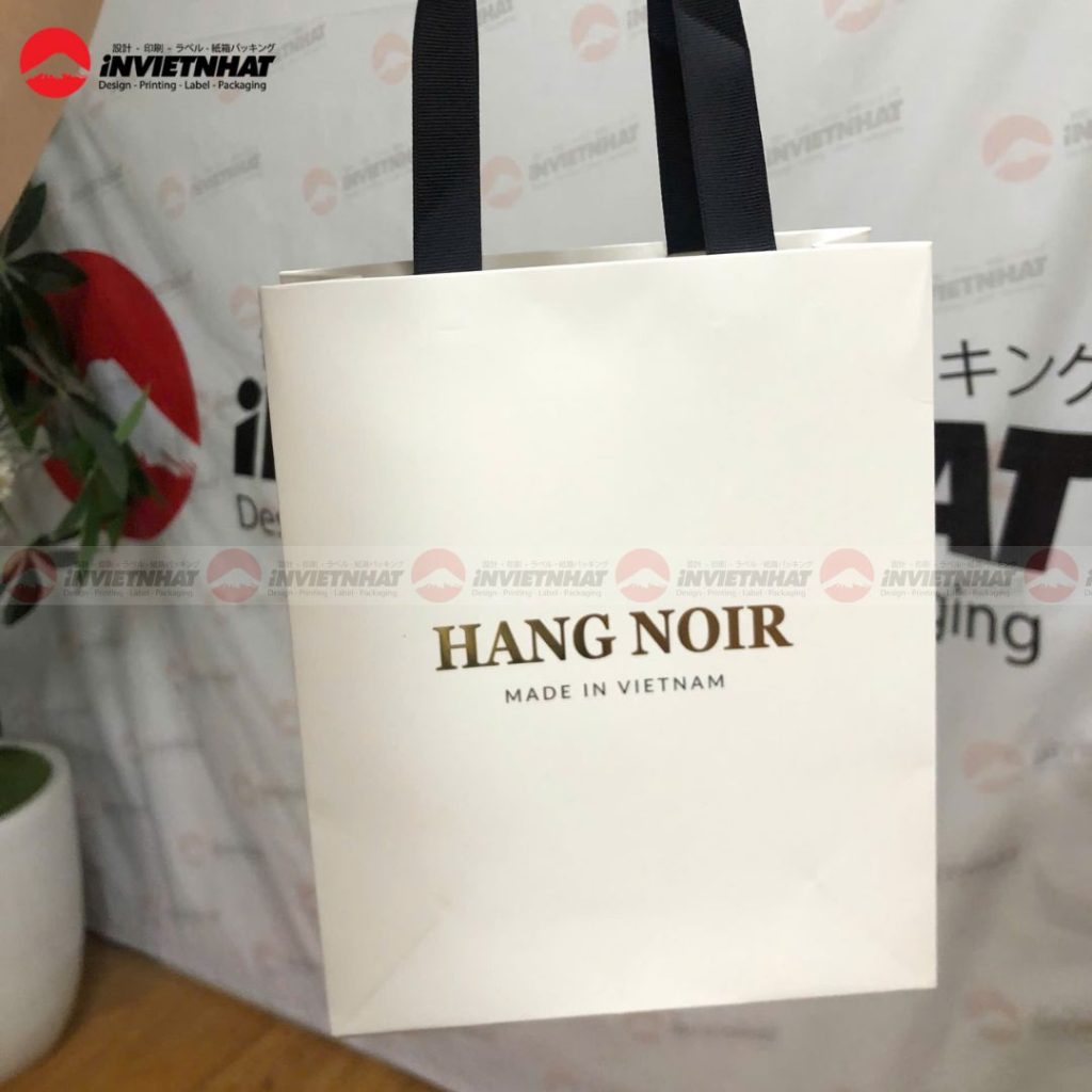 in túi giấy ép kim thương hiệu hang noir